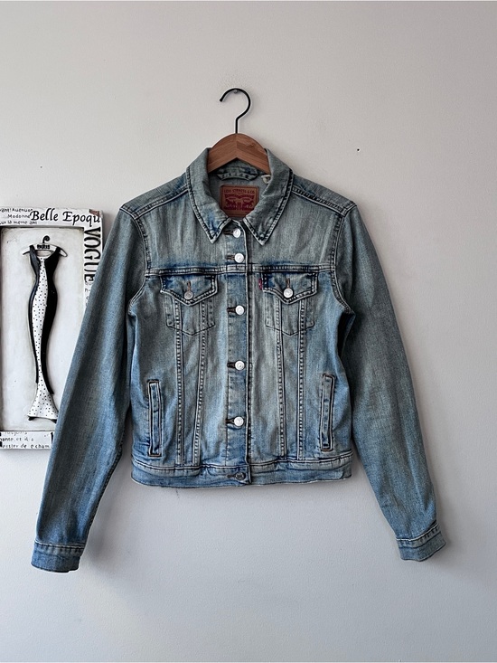 Levi's Jackets & Blazers - Y2K Levi's Women's Light Blue Washed Denim Jacket Size S